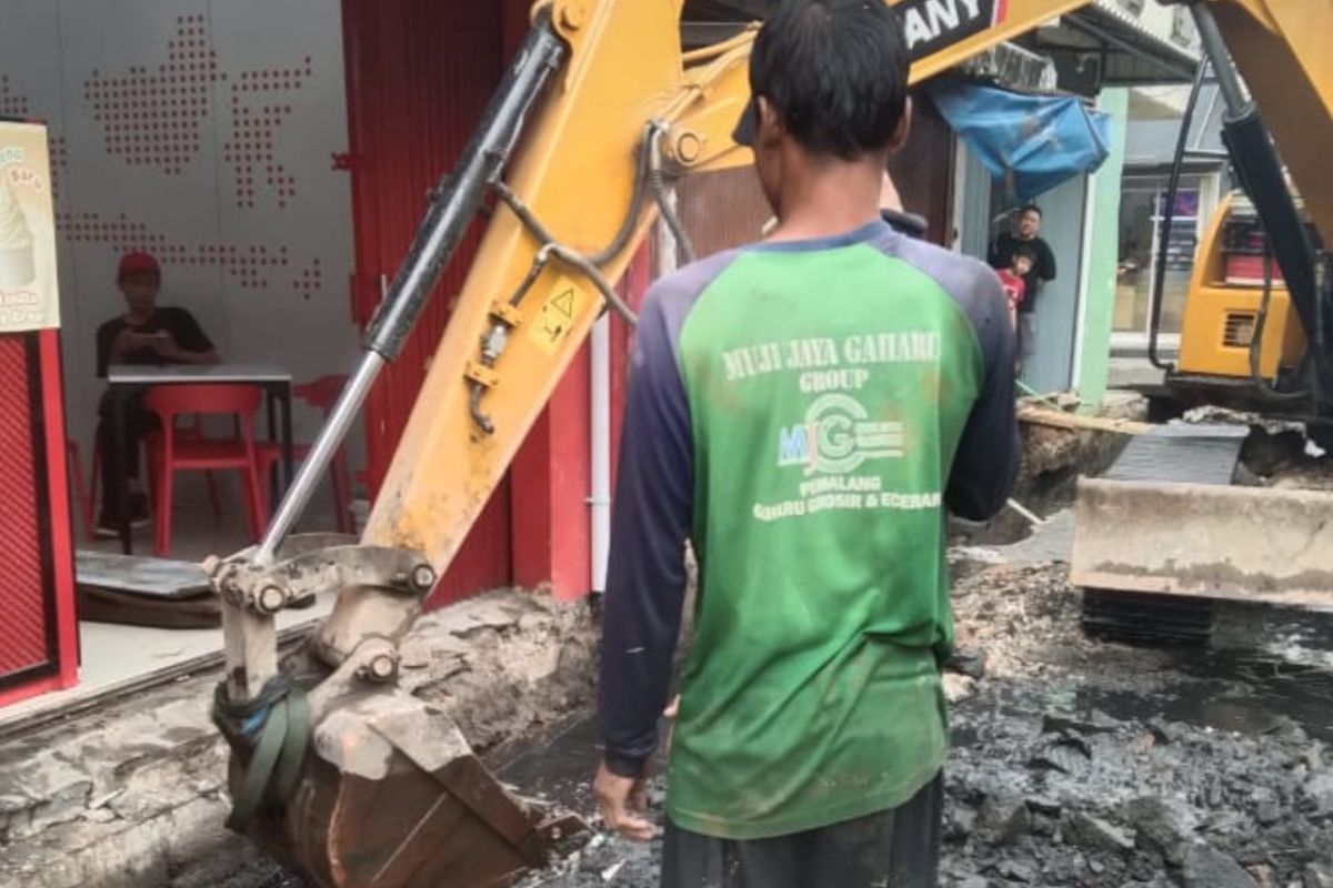 Warga Pademangan keluhkan jaringan air sempat terputus akibat proyek